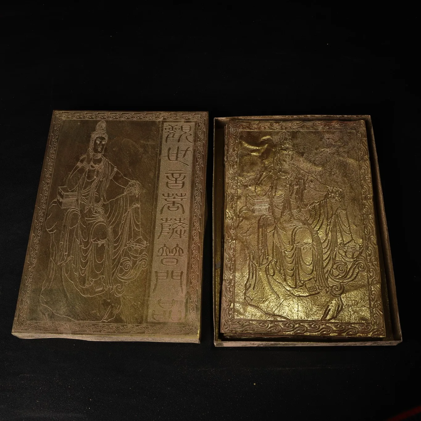 

8" Tibetan Temple Collection Old Bronze Gilt Guanyin Bodhisattva Sutra 14 pages Buddhist scriptures chanting Dharma Town house