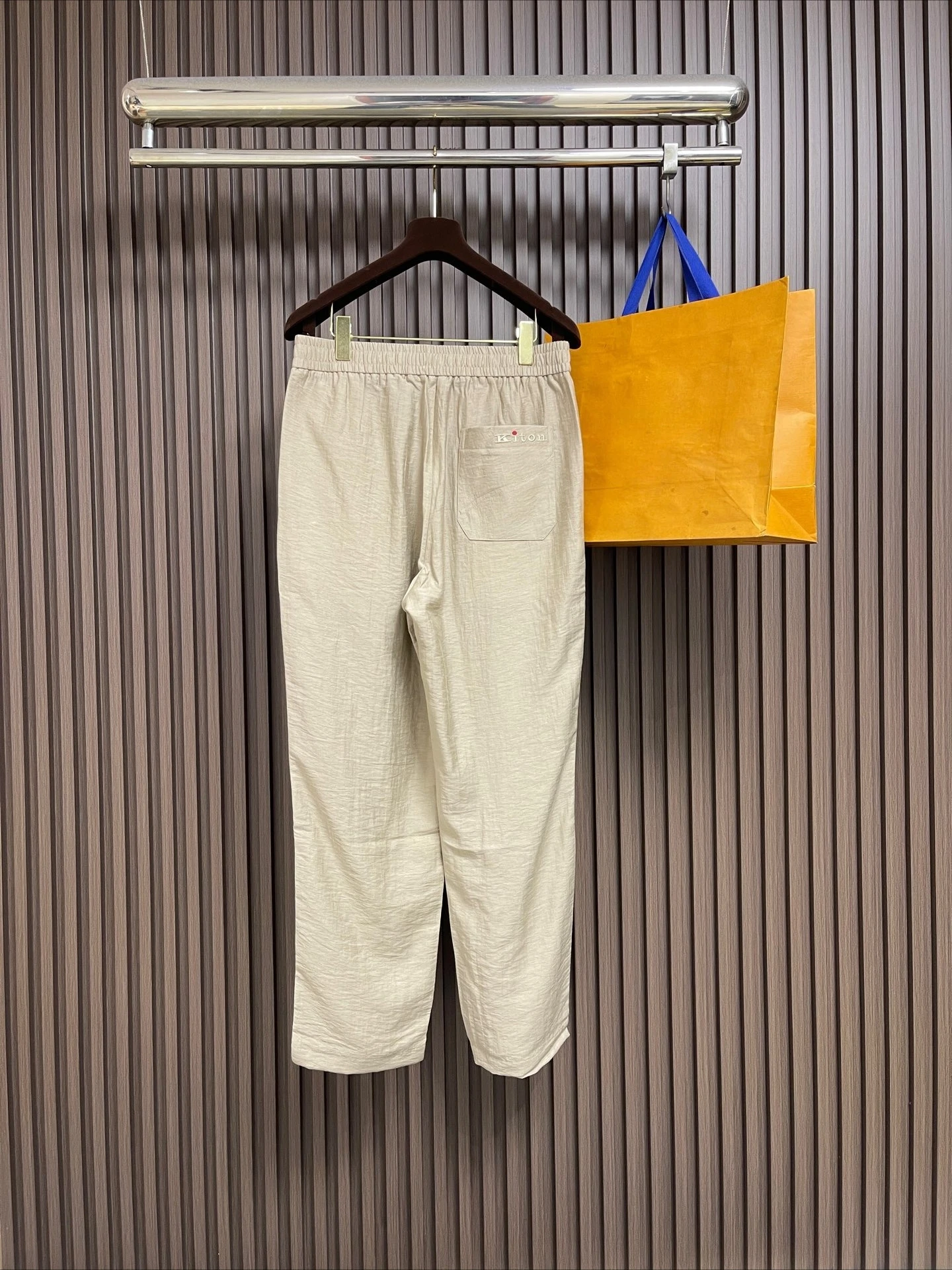 Фото Мужские повседневные брюки Kiton 2026SS (Весна/Лето) из Италии, однотонные, комфортные, универсальные, для города №3