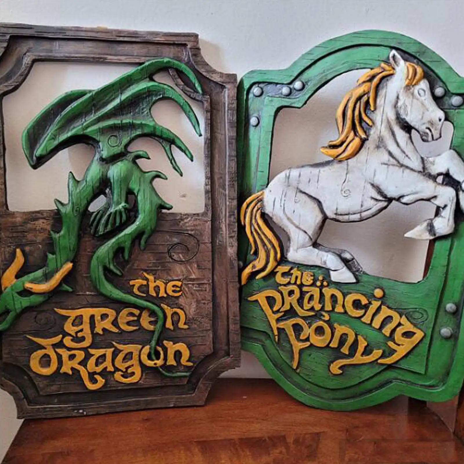 

The Prancing Pony and The Green Dragon Pub Signs Set Handmade Resin Bar Style Front Door Hanging Sign Home Wall Art Decorations