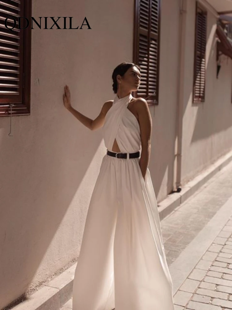 Женский комбинезон лето с широкими штанами, открытой спиной и в обтяжку "Халтер" белого цвета.