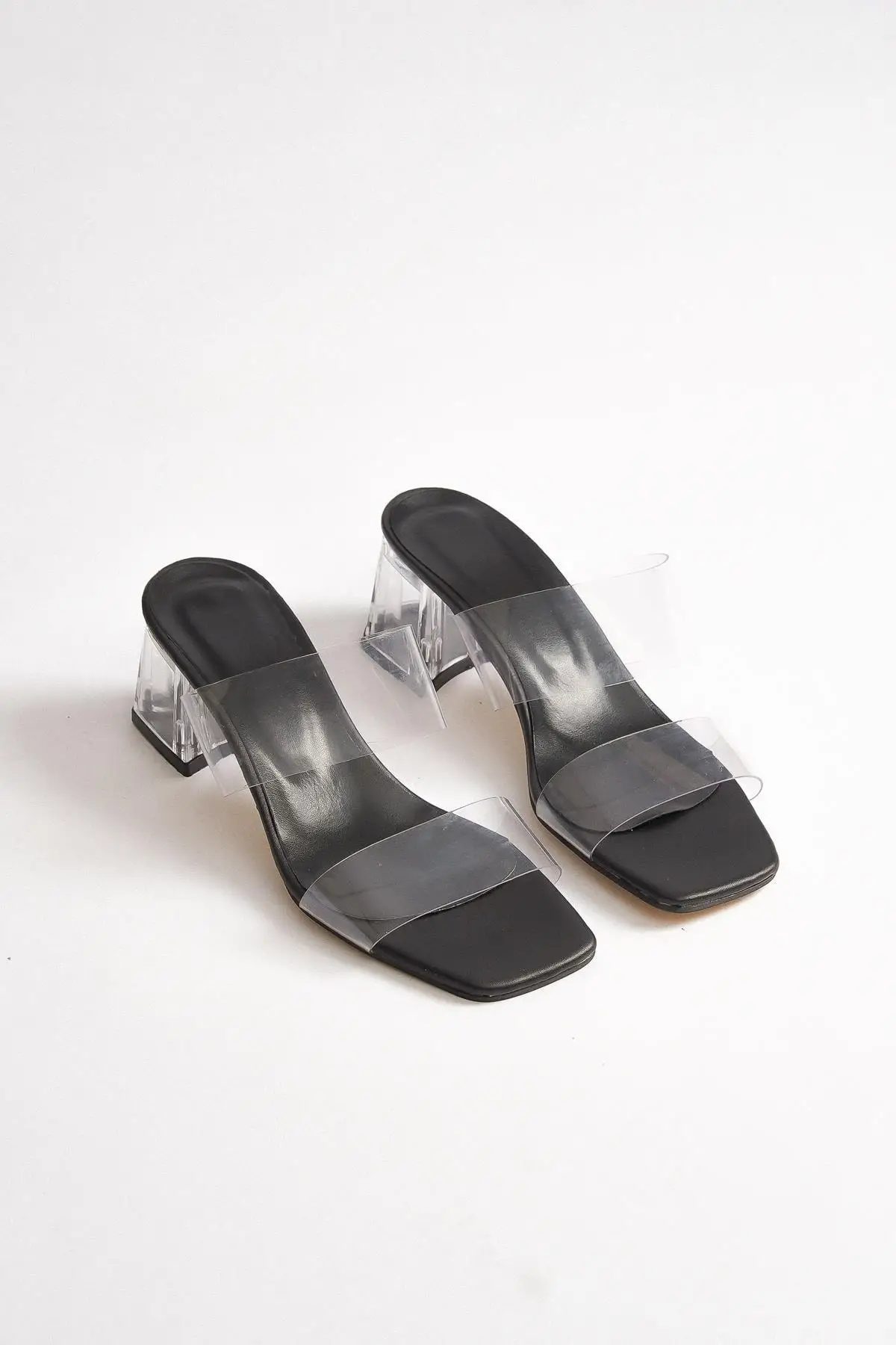 

Black low thick transparent heel transparent double band slippers
