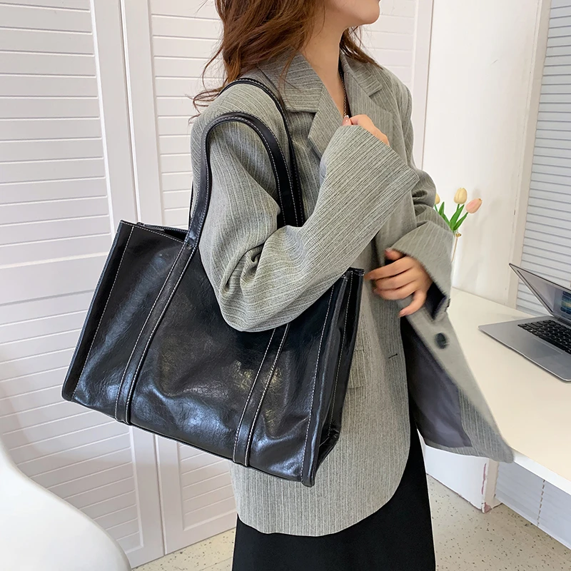 

2022 Summer New Tide Women's Bag Solid Color Handbag Hong Kong Style Retro Oil Leather Shoulder Bag Simple Atmospheri Sac A Main