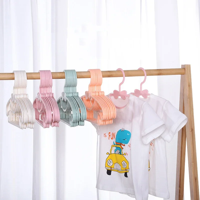 

Kids Clothes Plastic Display Hangers 5pcs Portable Baby Kids Clothes Hanger Children Coats Hanger Baby Clothing Organizer Baby