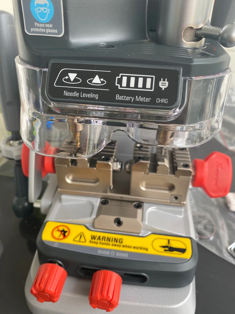 Машина для резки ключей Xhorse DOLPHIN XP007 ручная стандартная машина гнезда автомобиля