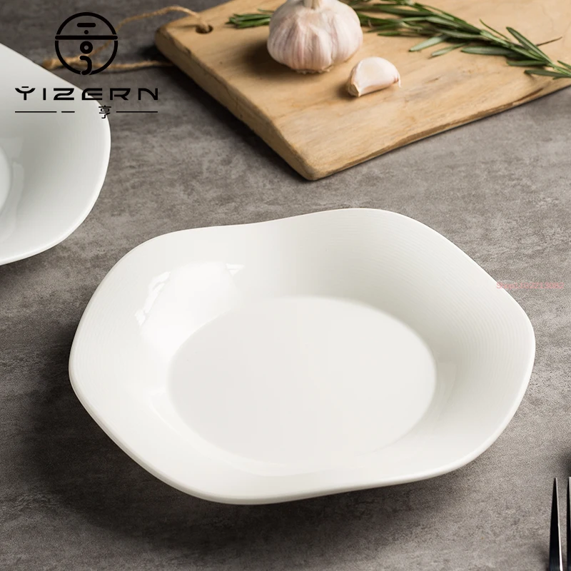 Керамическая посуда в японском стиле белая бытовая особой формы лапша салат