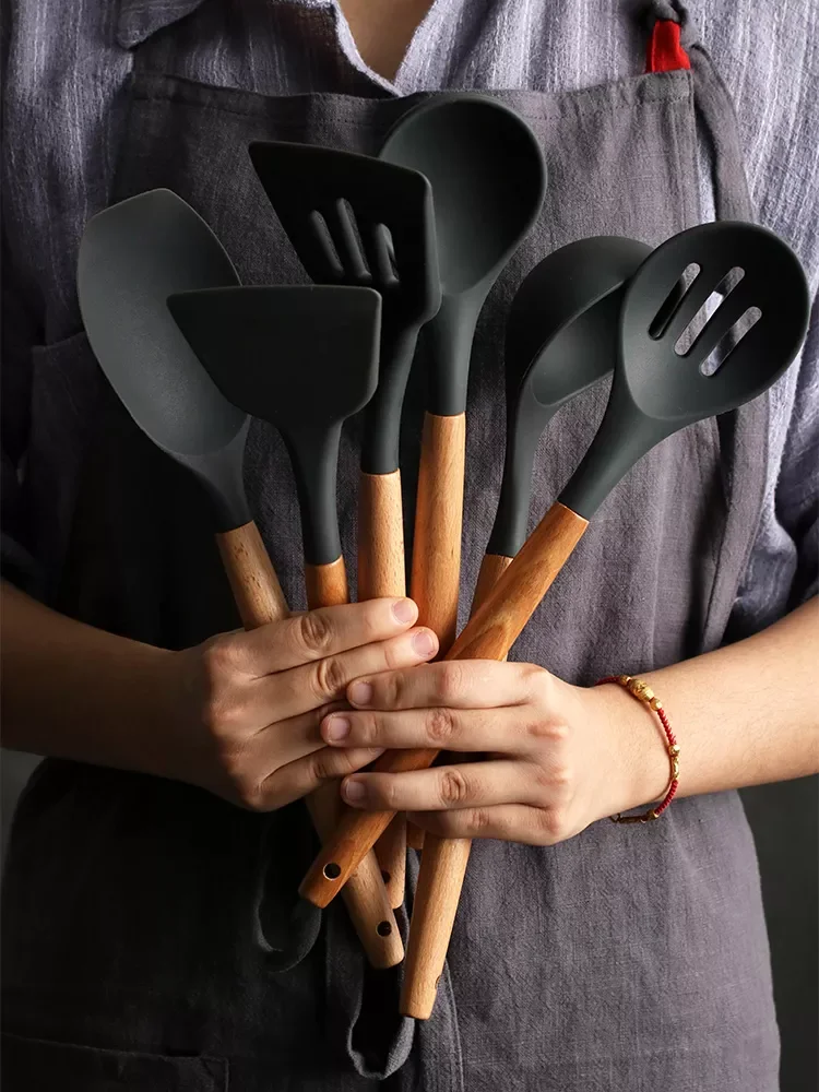 

2022New 1Pcs/Set Silicone Cooking Utensils kitchen Accessories Set Tool Ladle Egg Beaters Shovel Cooking Non-stick Wooden Handle