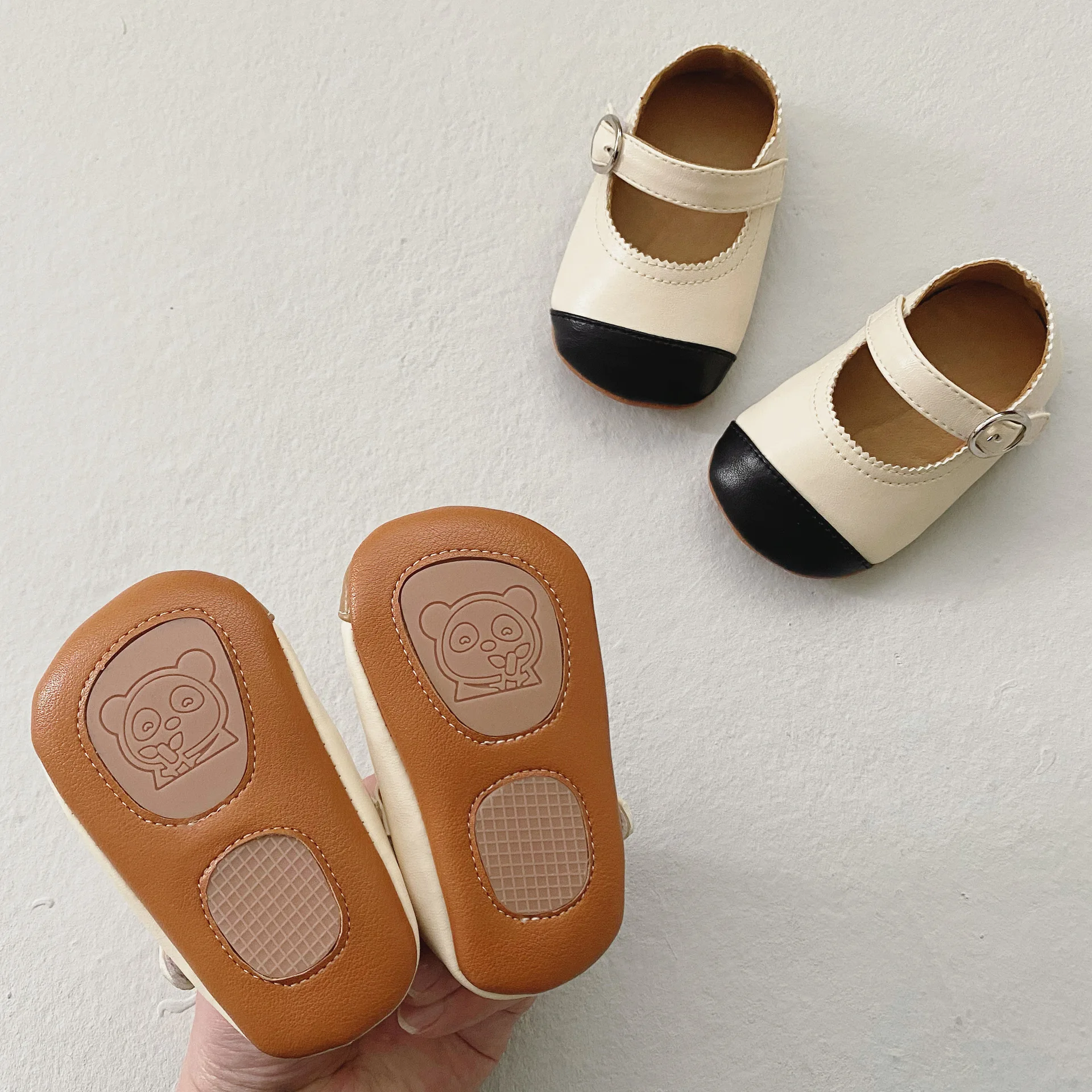 2022 Демисезонная обувь для маленьких девочек кожаная новорожденных милая мягкая