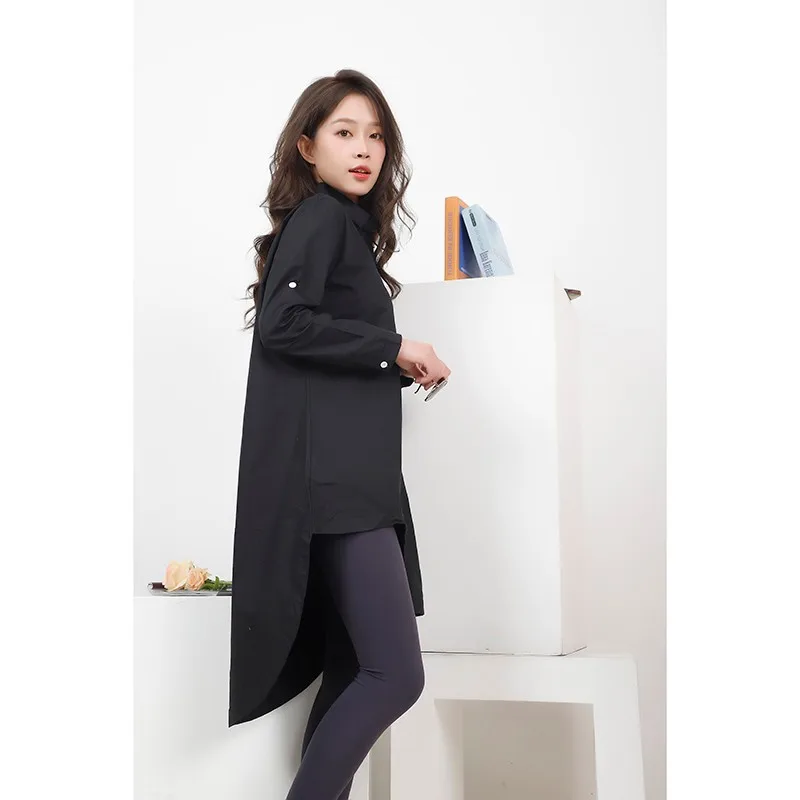 Женское платье-рубашка с длинными рукавами черного цвета