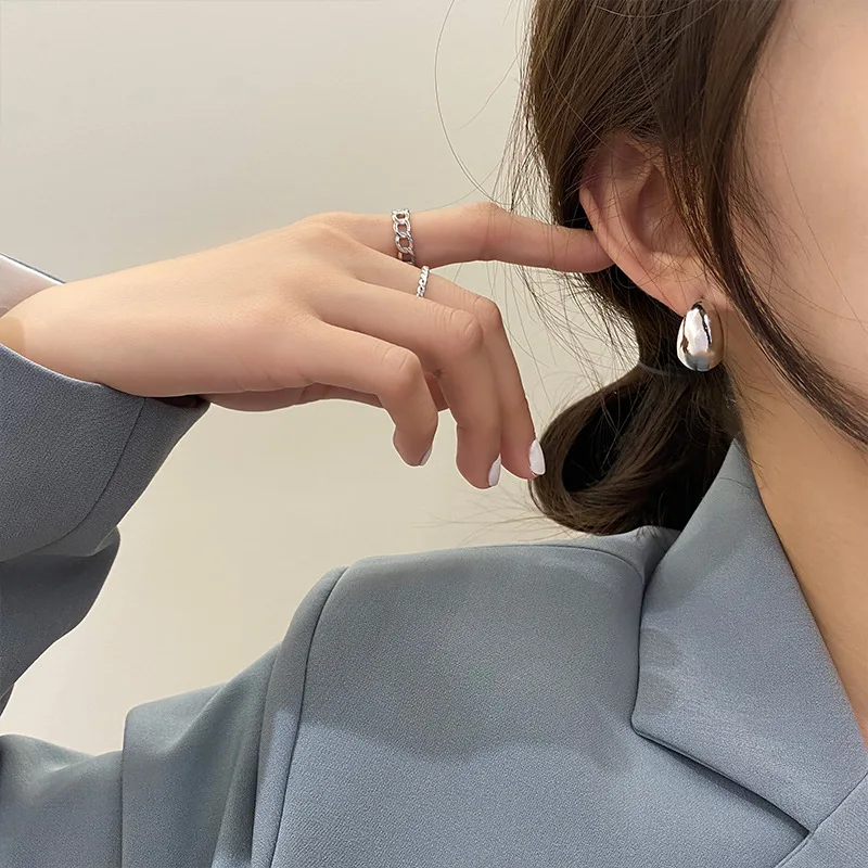 Рисунок 5 - Женские серьги-гвоздики из серебра