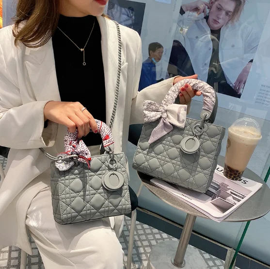 

Matte Matte Princess Diana Bag 2022 New Diamond chain Tote Bag versatile single shoulder slant for women