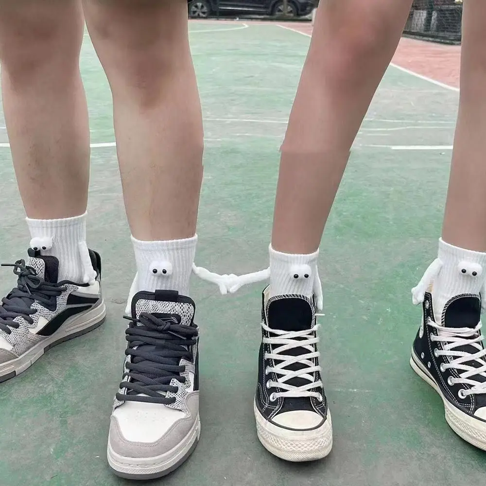 

1pc Fashion Funny Creative Magnetic Socks Attraction Hand in Hand Black White Ins Cartoon Eyes Couples Socks