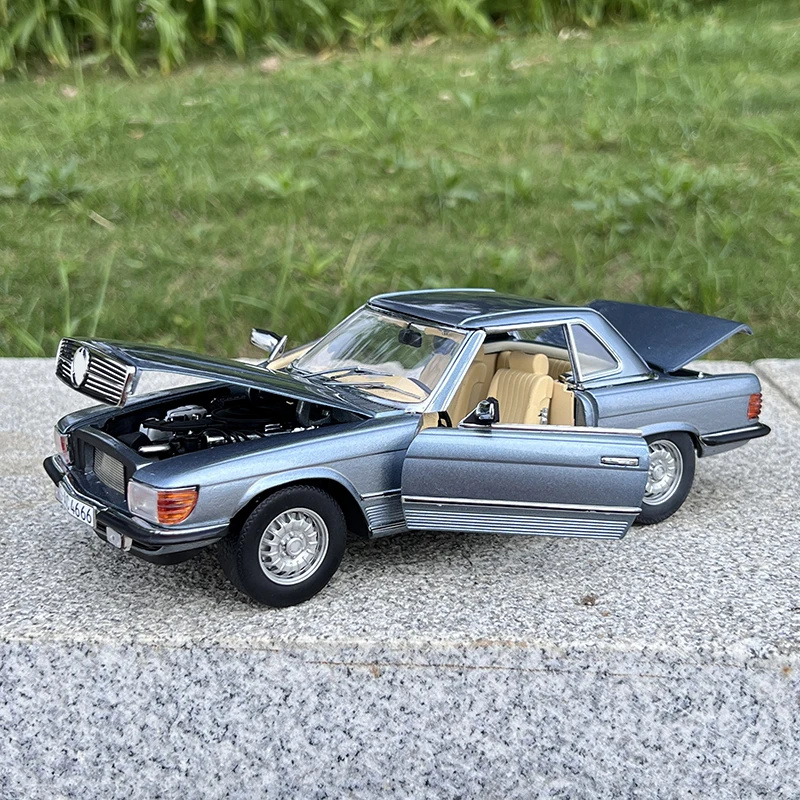 

Коллекционная сувенирная модель автомобиля из сплава, масштаб 1/18, 1977, SL