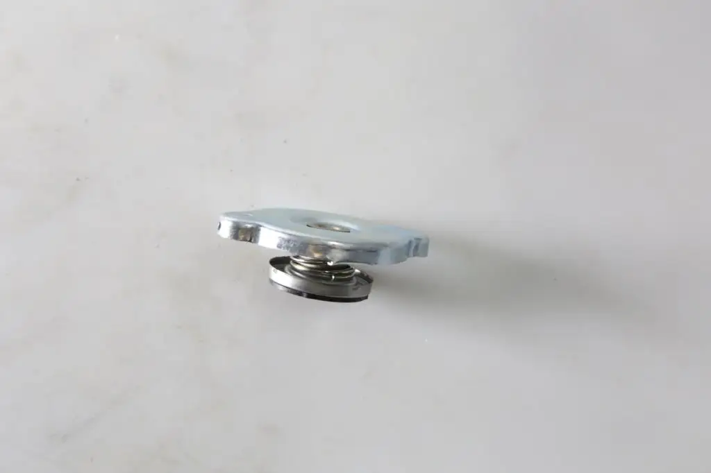 Крышка радиатора для экскаватора 20Y-03-22110 запасные части