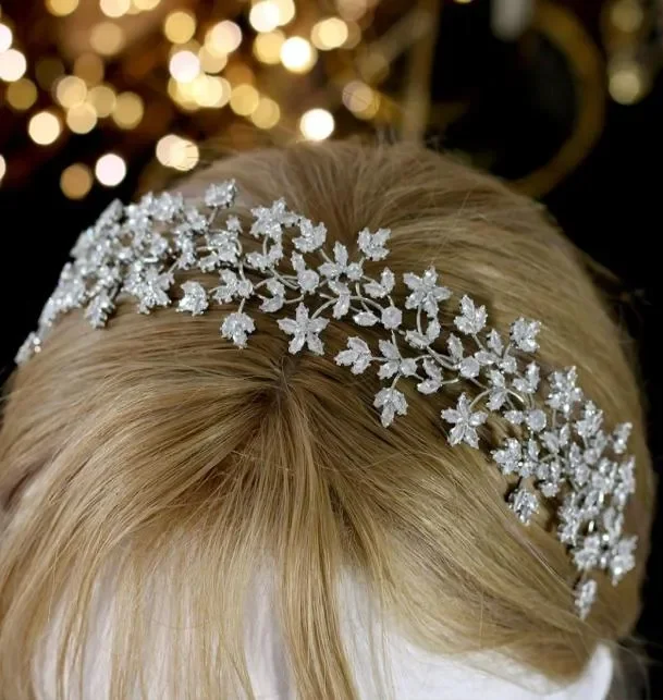 

Luxury Bridal Crown Hairband Fashion Bridal Wreath Wedding Headwear with Zirconia Hair Accessories Women039s Soft Headdress