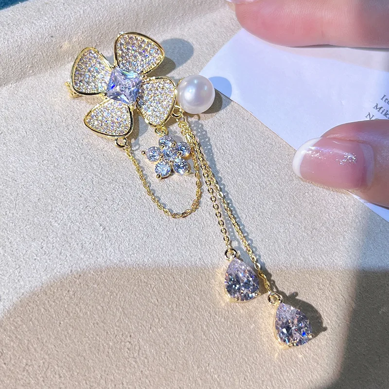 Блестящая женская брошь в виде цветка с кисточкой из циркона