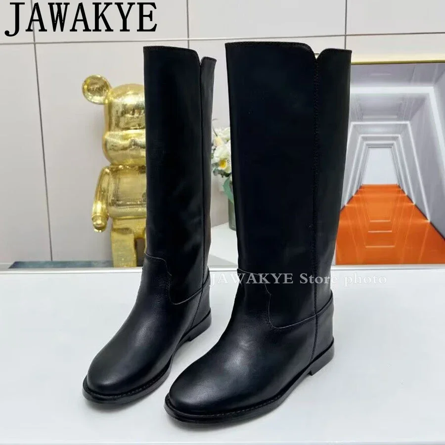 Женские замшевые сапоги до колена высокие на танкетке высоком каблуке модные