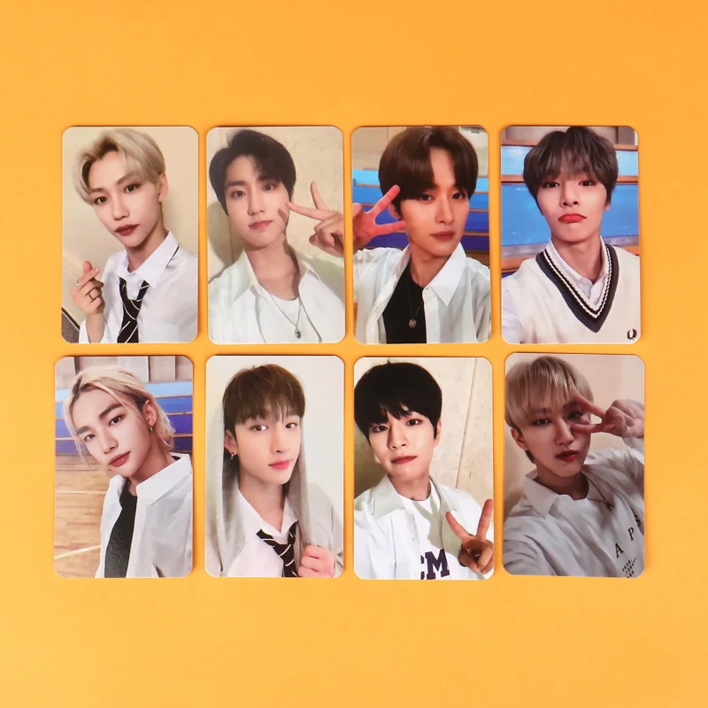 

8pcs/set KPOP Stray Kids Regular 1st Album Repackage Album IN Raw PhotoCard Smallcard LOMOcard New Korea Group Thank You Card SK
