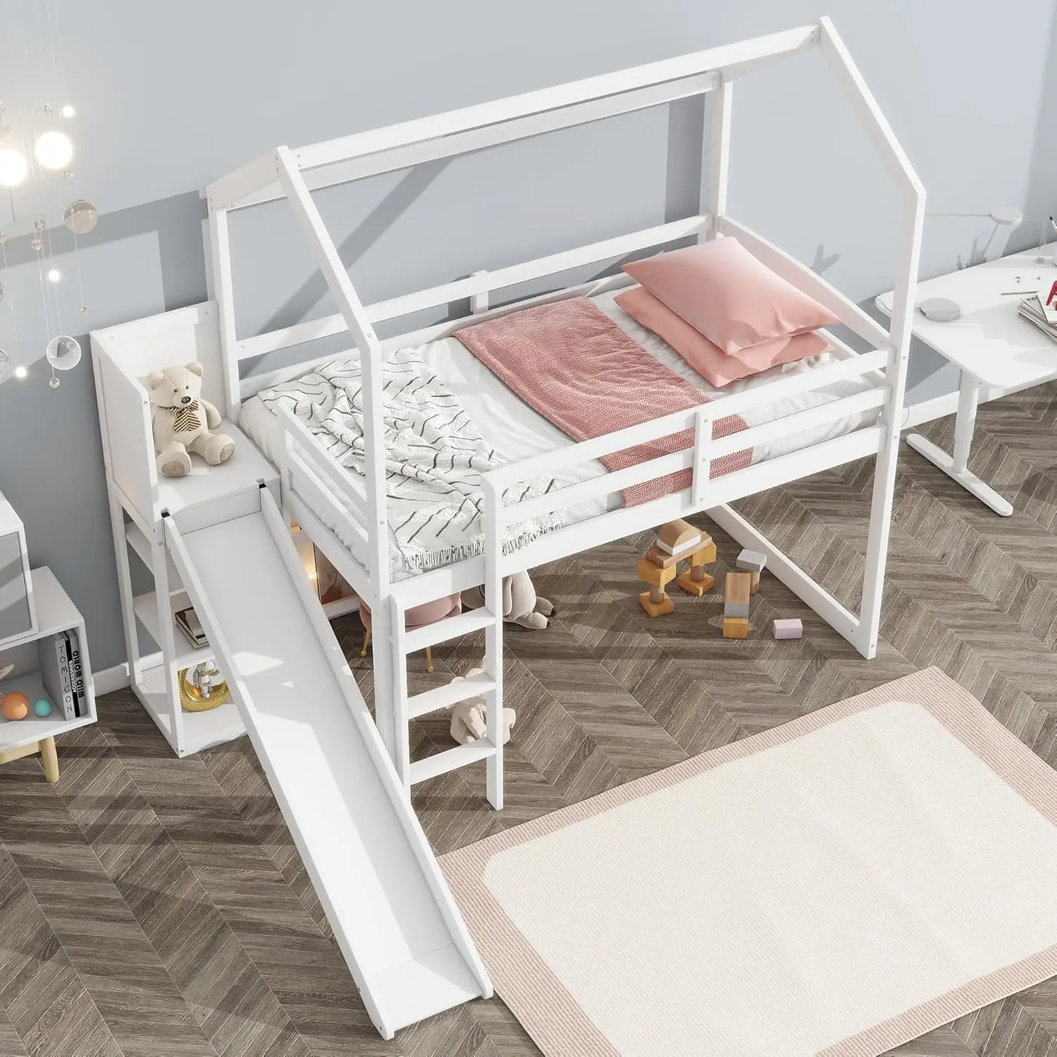 Фото Двухъярусная кровать-чердак Twin House с горкой, полками для хранения и подсветкой, деревянный каркас с крышей для детей - белая №5