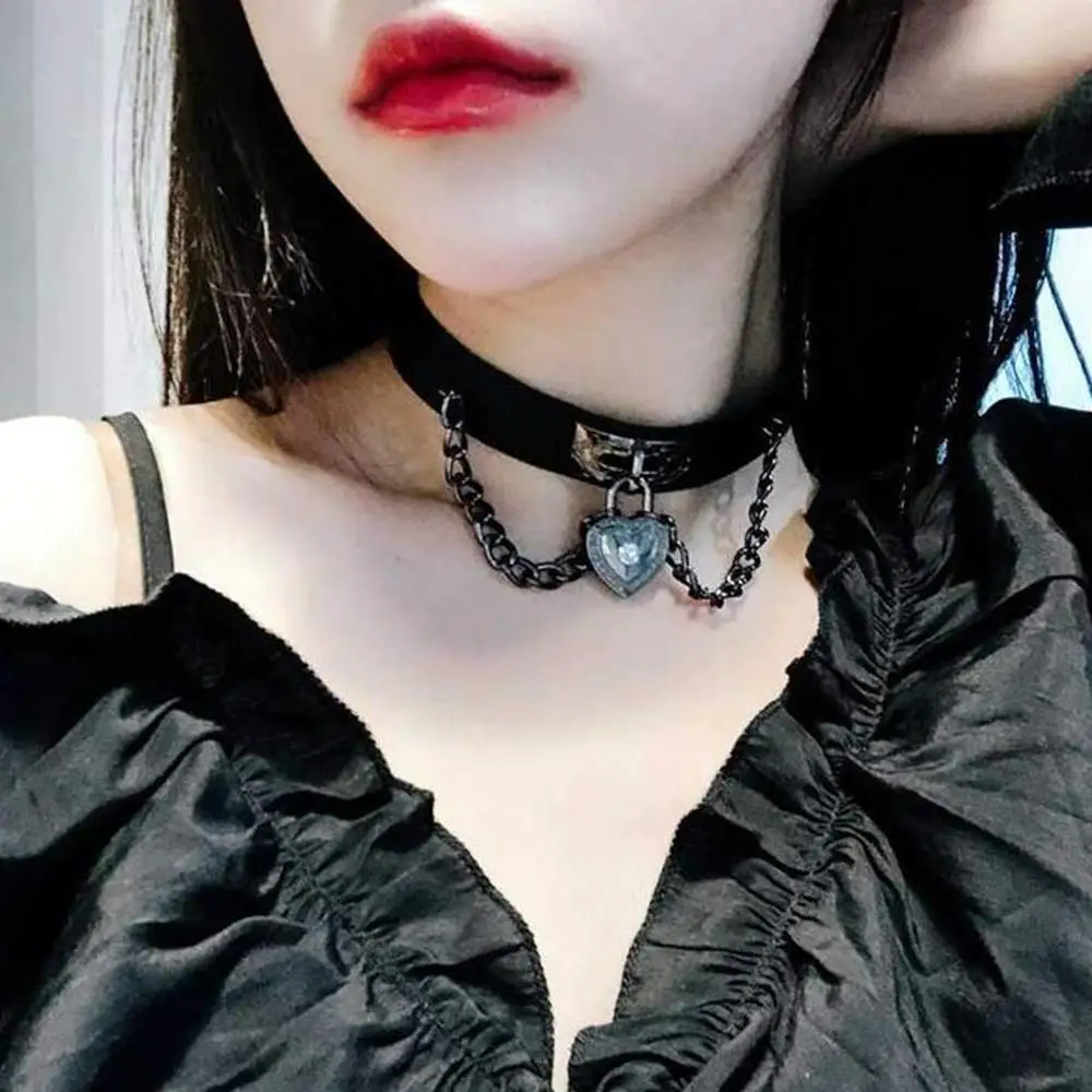 Gothic PU Leather Heart Pendent Choker Punk Rock Adjustable Black Collar Choker Necklaces for Cosplayer Women and Girls