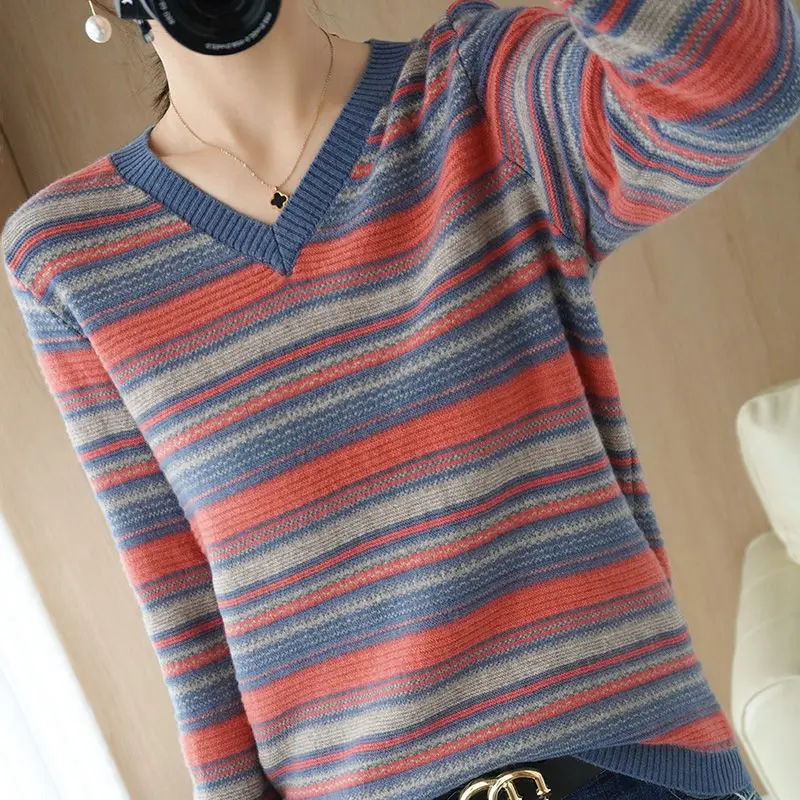 Рисунок 3 - Женский трикотажный свитер в полоску