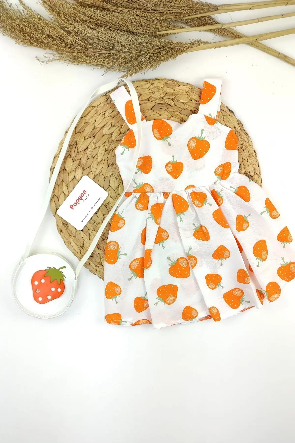 

Платье для маленьких девочек с принтом клубники и бантом сзади, хлопковая оранжевая одежда