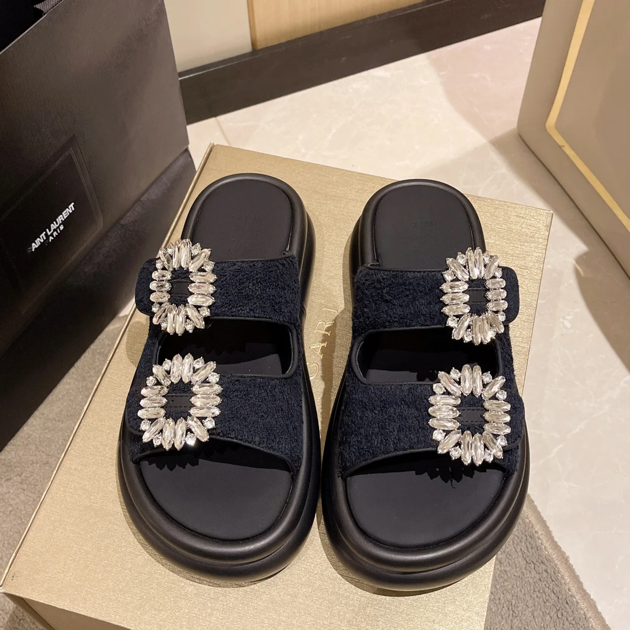 

Fashion Women Thick Slippers Crystal Flats Platform Shoes Summer Casual Sandals 2023 New Trend Dress Flip-flops Women Slides