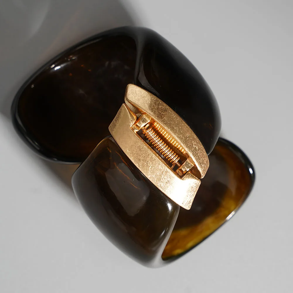 Браслет-манжета из акриловой смолы