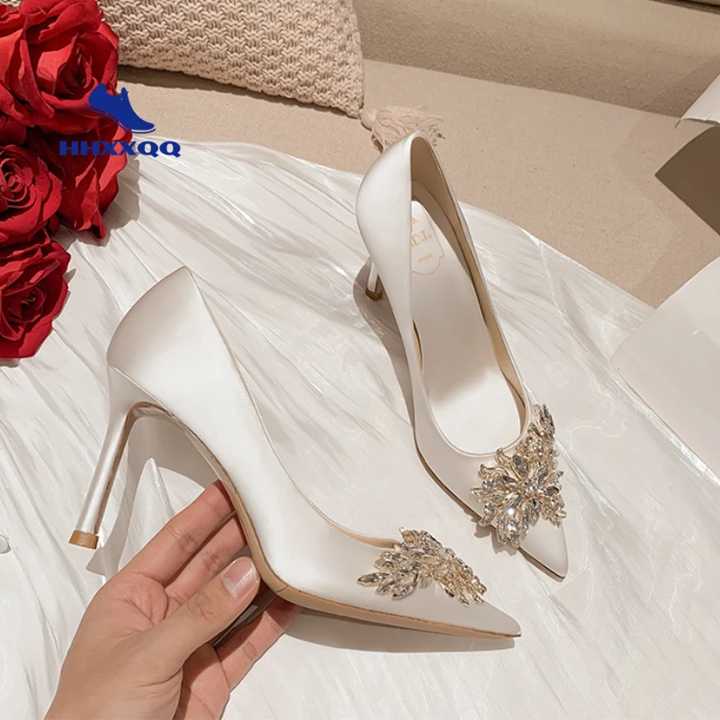 

Женские свадебные туфли, белые туфли из искусственного шелка, атласные туфли-лодочки с кристаллами, на высоком каблуке-шпильке, весна 2022