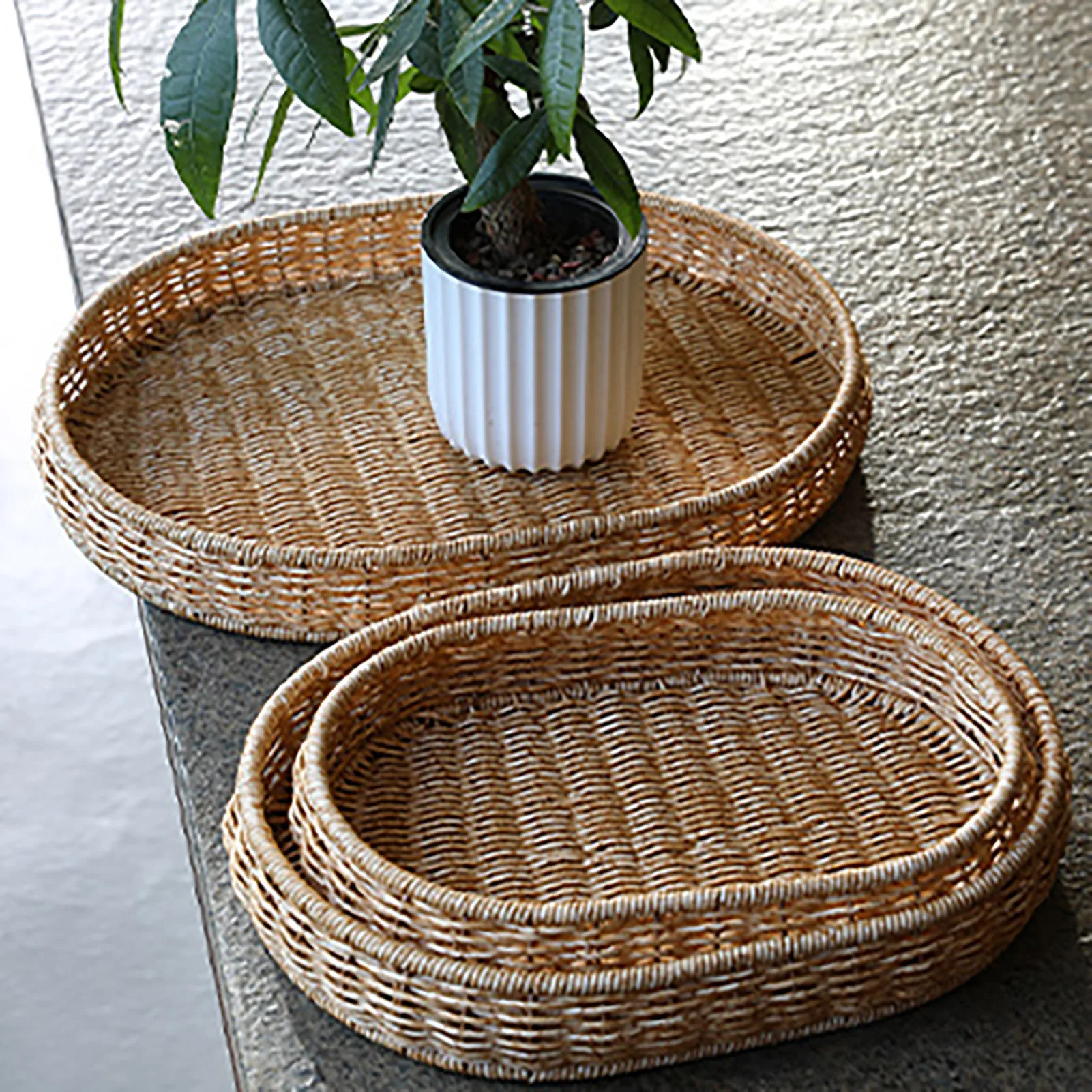 

Handwoven Rattan Storage Tray Wicker Weave Oval Bread Food Tray Basket Vintage Dessert Snack Candy Fruit Plate Serving Tray