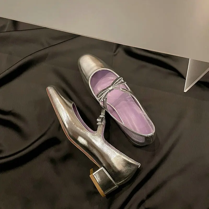 Туфли-лодочки женские из натуральной кожи с закрытым носком на высоком массивном