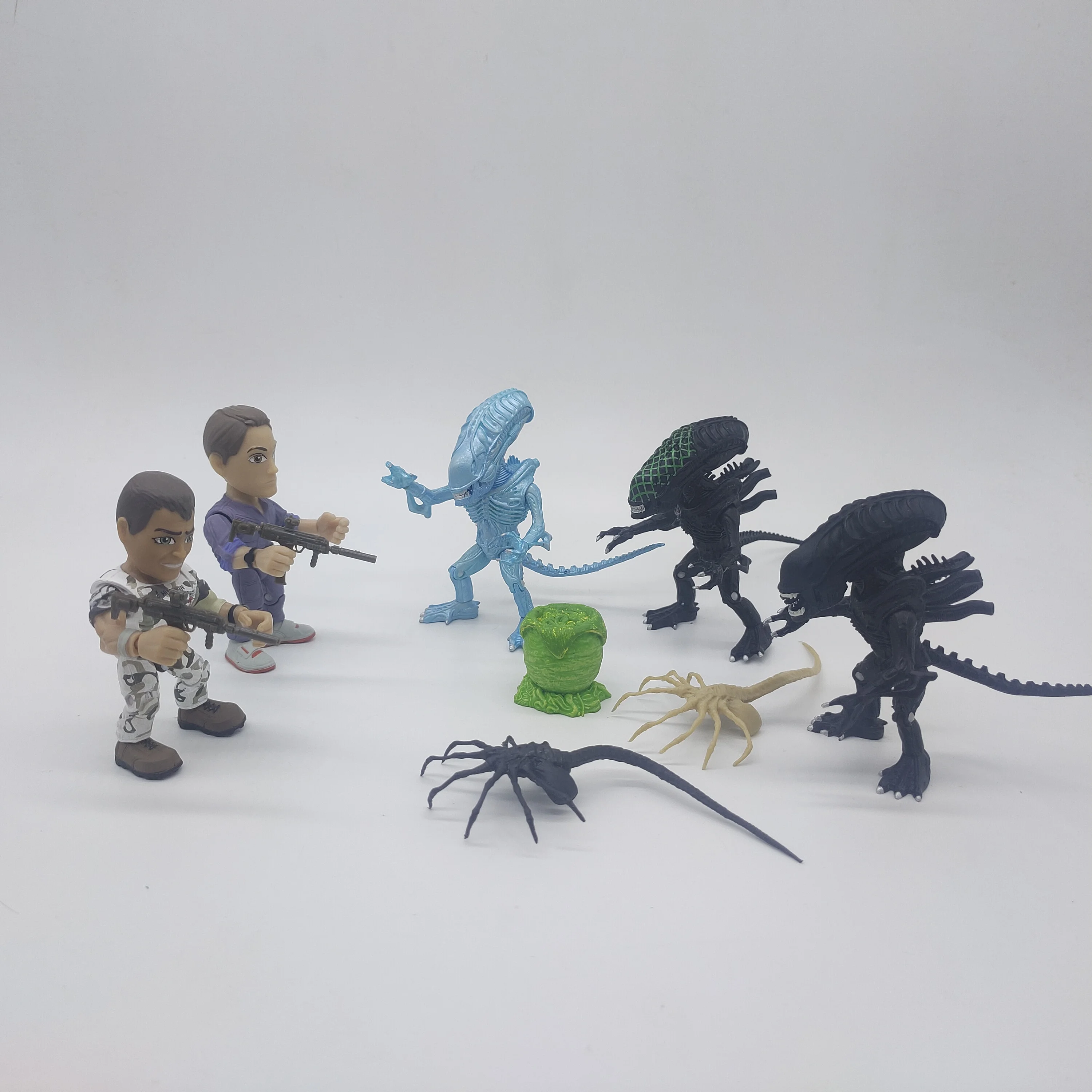 Фото Фигурки Aliens Vs Predators Facehugger, подвижная кукла, модель монстра, игрушки, украшения для рабочего стола, коллекционные подарки для детей №1