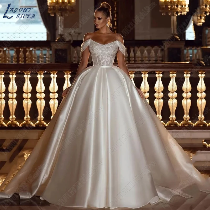 Купи LAYOUT NICEB Sequins Off Shoulder Wedding Gowns Sparkly Princess Bridal Ball Gown Strapless Satin Court Train Vestido De Novia за 11,965 рублей в магазине AliExpress