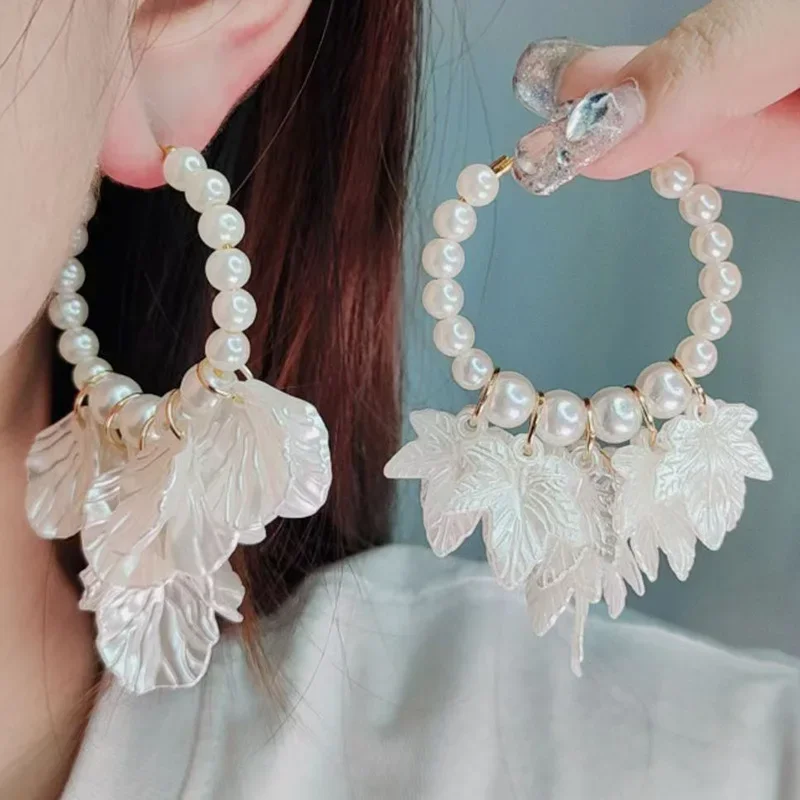 Винтажные акриловые серьги-кольца с белыми кисточками и кленовыми листьями для