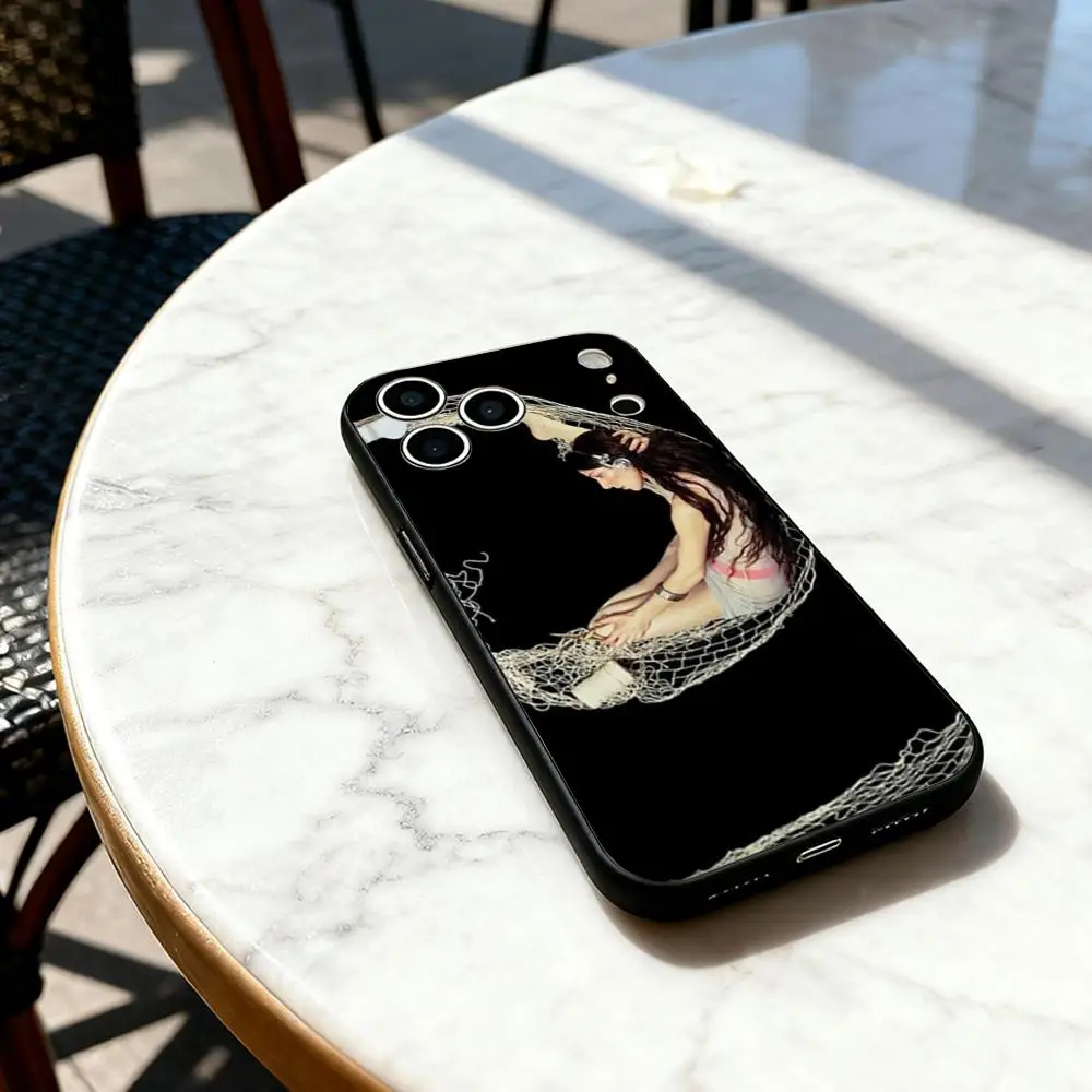 Фото Чехол C-Caroline Polachek для iPhone 17 16 15 14 13 12 11 Pro Max Plus Air Mini, мягкий, черный №4