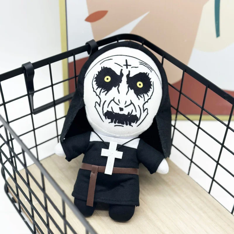 

Персонажи фильма «монахиня», короткие плюшевые куклы 23 см, хлопковые мягкие наполнители, украшение для атмосферы на Хэллоуин, милые забавные ужасные куклы