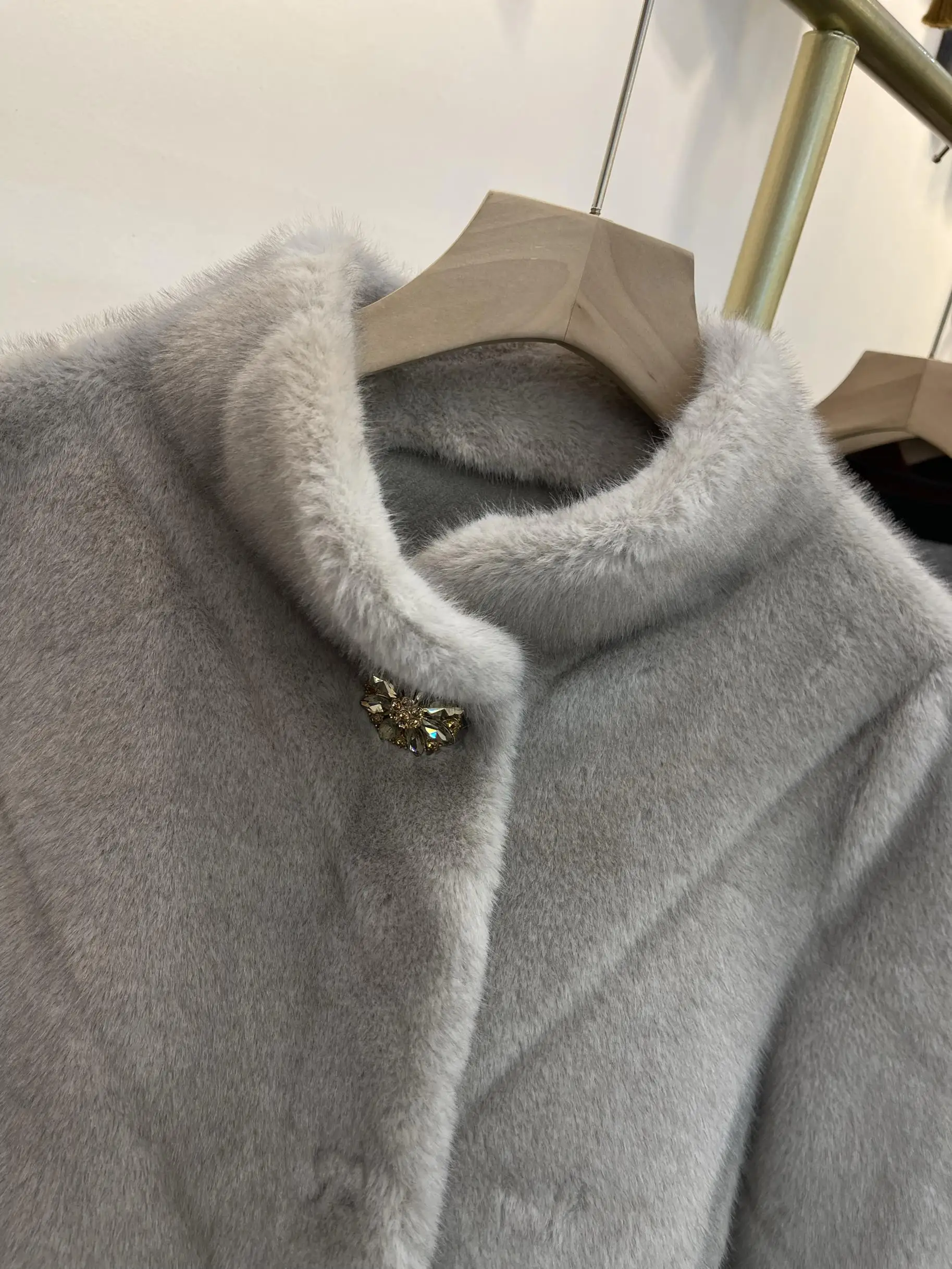 Модное женское платье среднего возраста короткая меховая верхняя одежда новинка