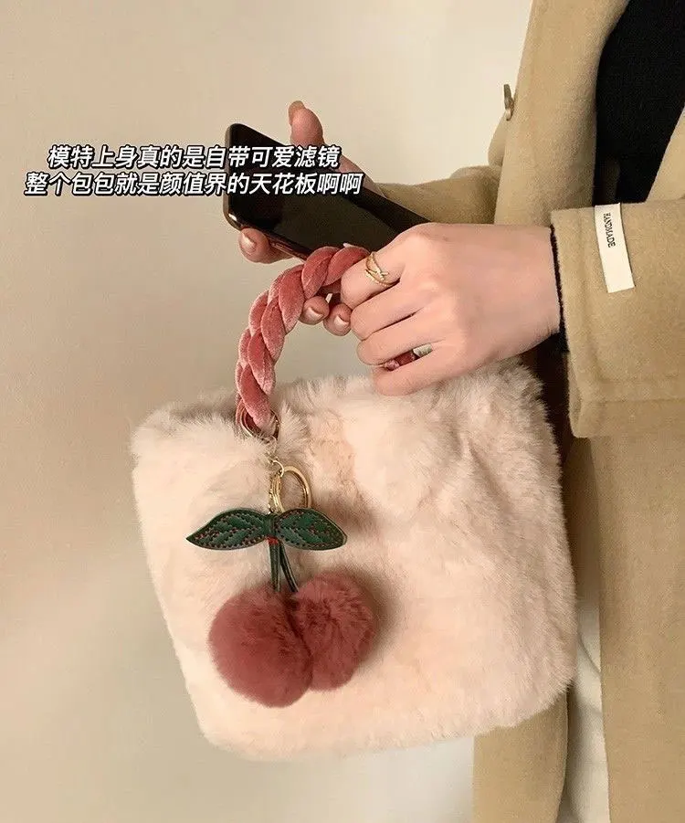 Elegant Plush Handheld Bag for Women Fashion  One Shoulder Crossbody bag Sweet girl portable Fluffy Bucket Bag