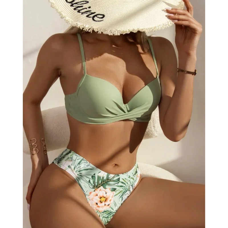 Рисунок 4 - Купальник-бикини женский с цветочным принтом