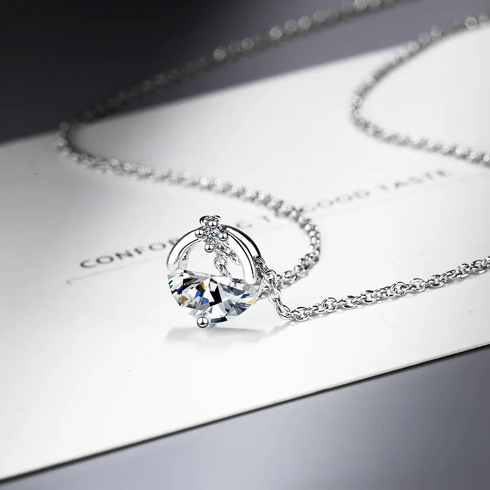 Женское колье из серебра 925 пробы с подвеской в виде полукруга