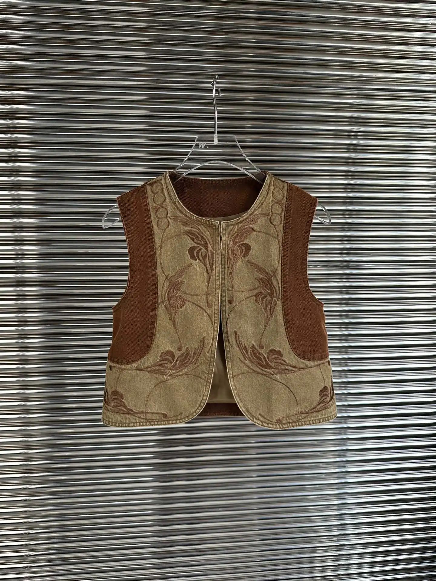 

2023 осень/зима модная новинка Женская одежда Топ с вышивкой 0905