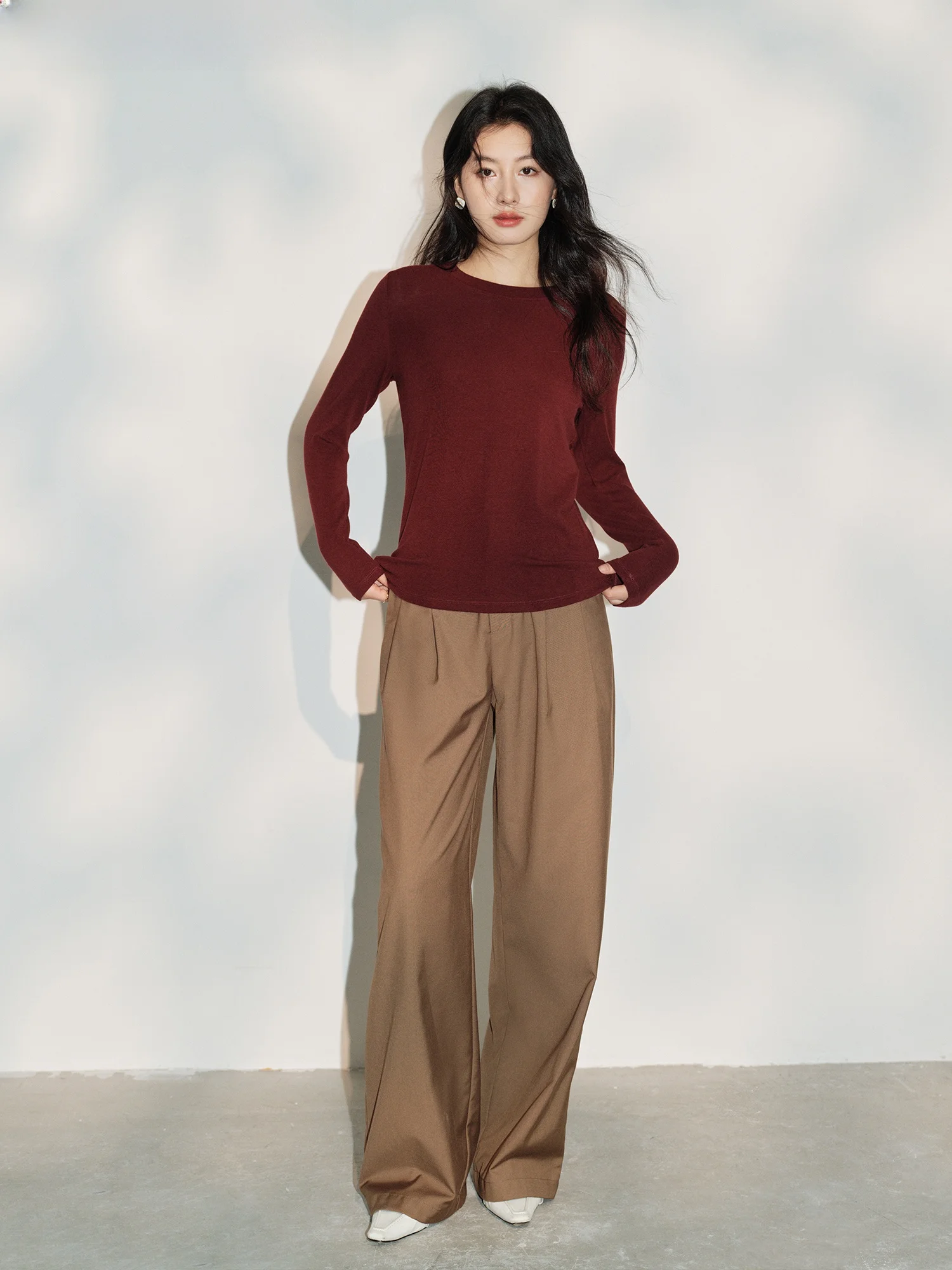 Базовый дом приталенная футболка с круглым вырезом и длинными рукавами женская