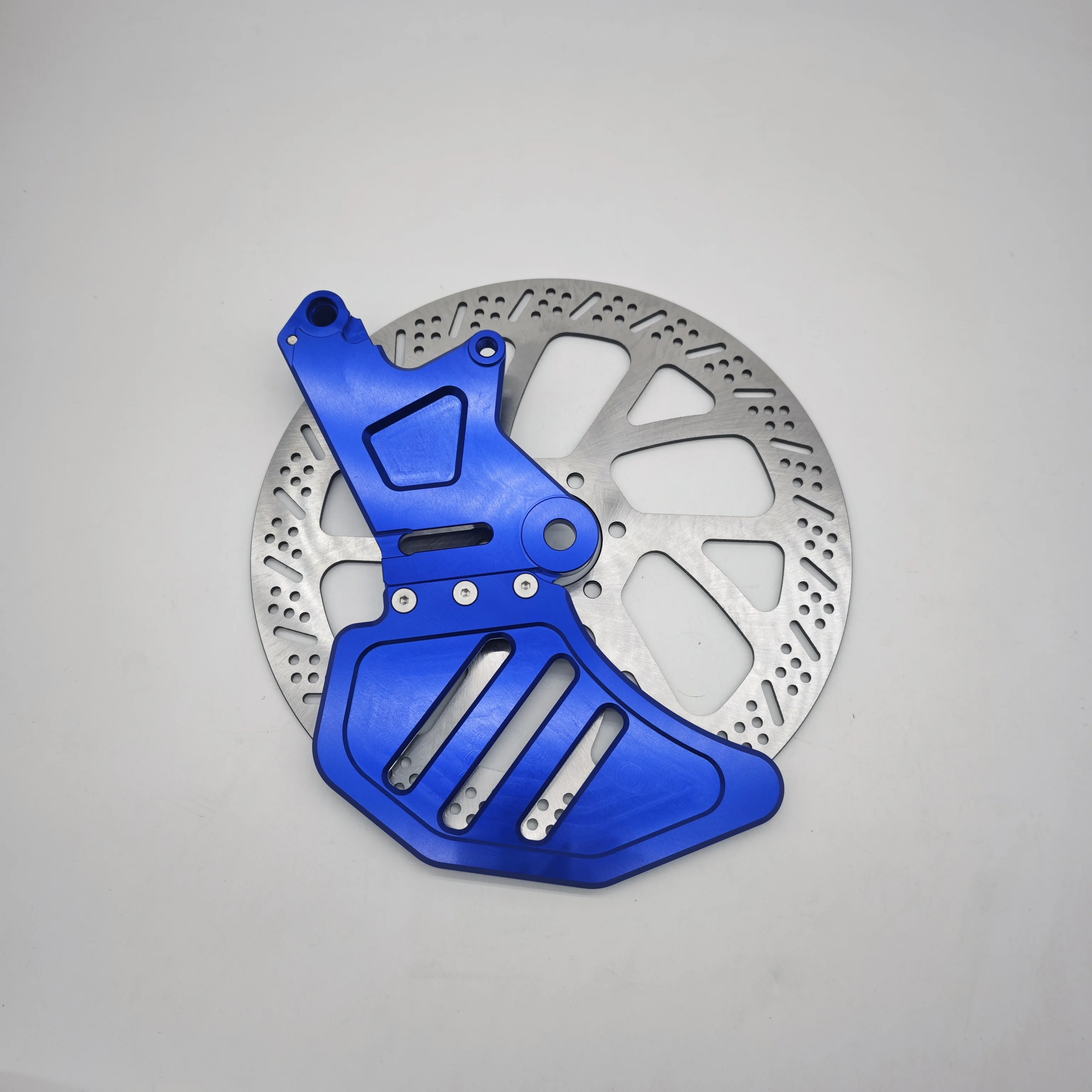 Фото Кронштейн заднего тормоза CNC FMO для крепления диска, усиленная деталь для мотоциклов Ultra Bee Light Bee. №5