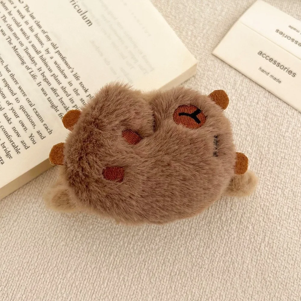 Плюшевые заколки-крабы капибара розовый коричневый