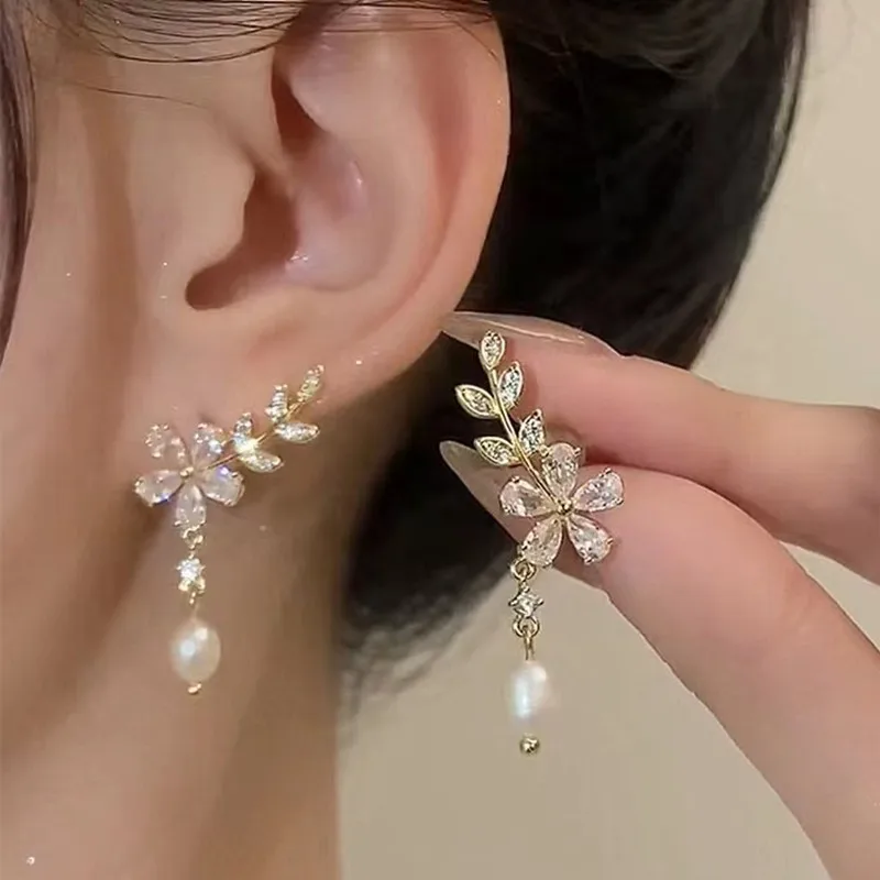

Willow Flower Earrings for Women Pearl Pendant New Luxury Korean Fashion Zircon Leather Girl Jewelry Gift for Friend