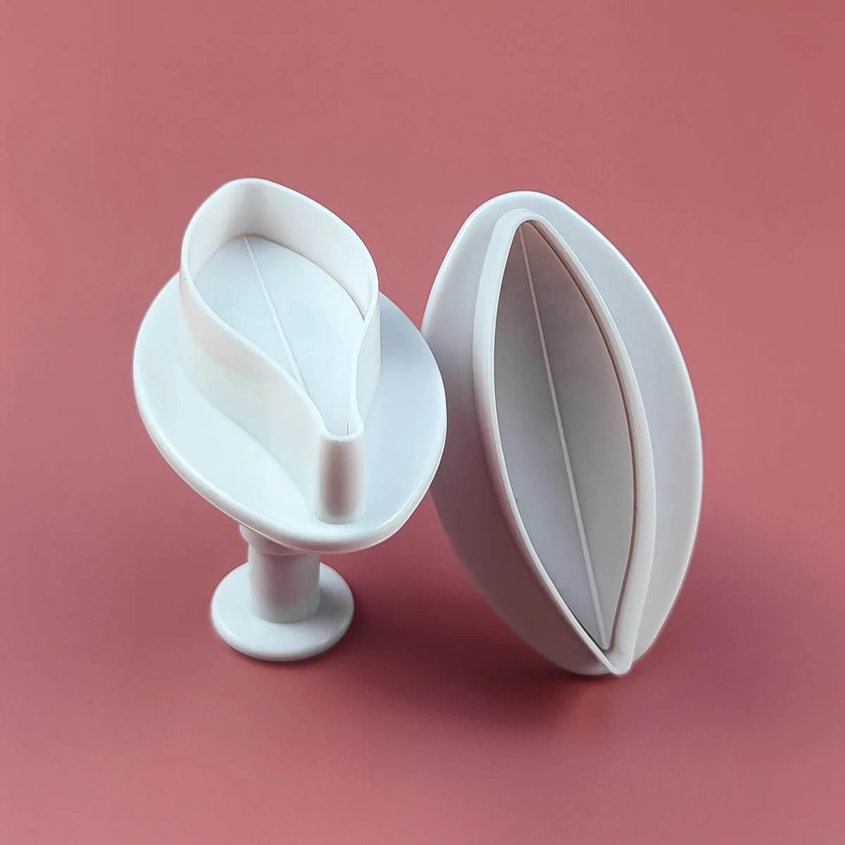 

2Pcs Lily Flower Shape Biscuits Baking Printing Mold Cookies Stamps Cutter Press Wedding Cake Embossing DIY Kitchen Accessories