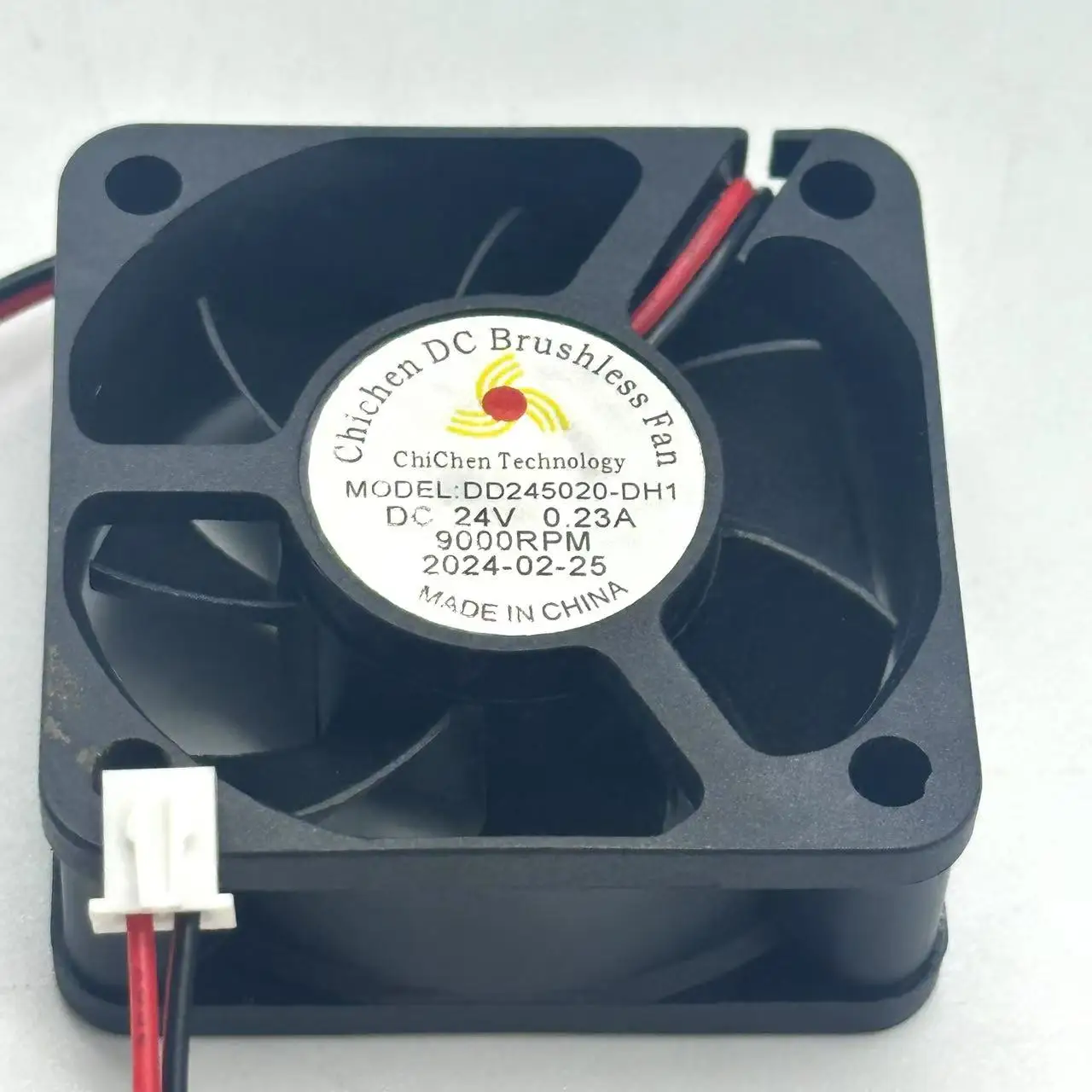 

ChiChen DD245020-DH1 DC 24 В 0,23 А 50x50x20 мм 2-проводной охлаждающий вентилятор для сервера