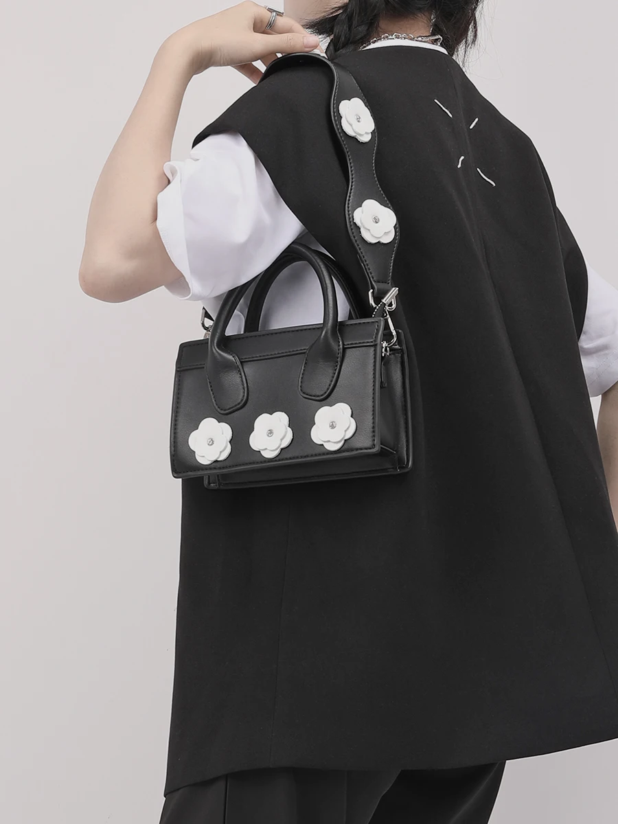 

Retro Underarm Bag Exquisite Crossbody Small Square Bag for Women Fashion Hand-Carrying Shoulder Bag Ladies Casual Handbags