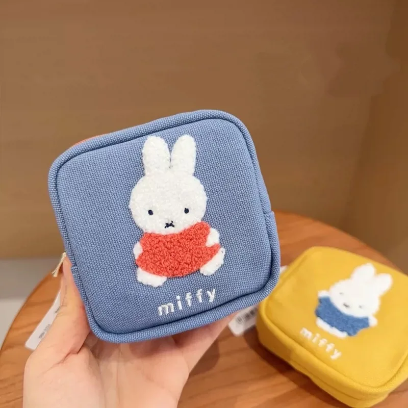 Фото Косметичка Miffy маленькая с двойными молниями, вышивкой и милым дизайном кролика, портативный картхолдер-кошелек для монет для женщин и девочек №3
