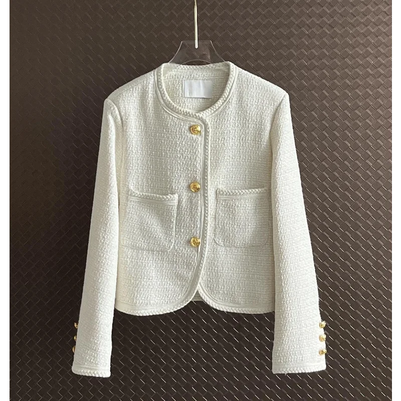 Рисунок 2 - Женское твидовое пальто с круглым вырезом