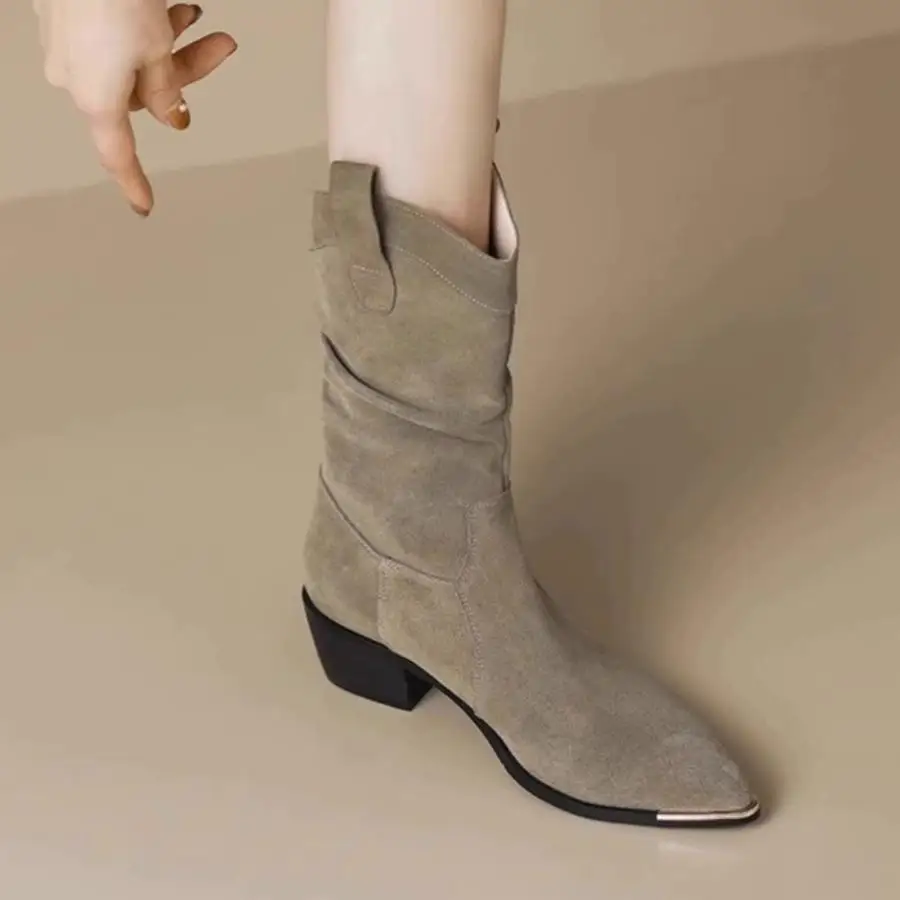 Ковбойские сапоги в стиле вестерн на массивном каблуке с острым носком женская